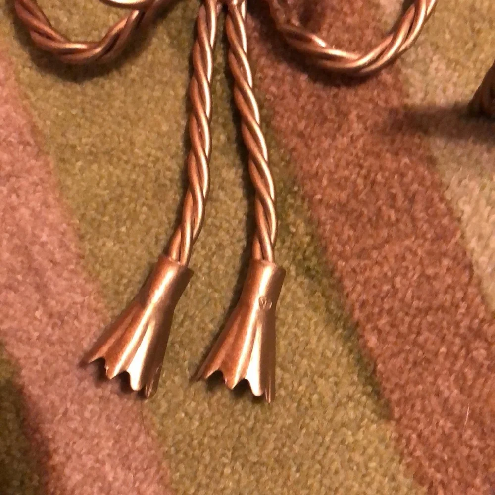 Vintage 1970’s boho Homco brass tone ribbon wall shelves - Picture 4 of 9